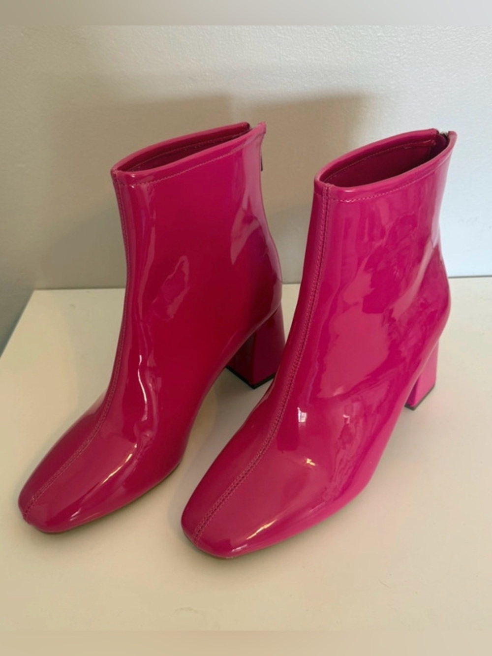 Women’s hot pink patent boots costume 70s size 10
